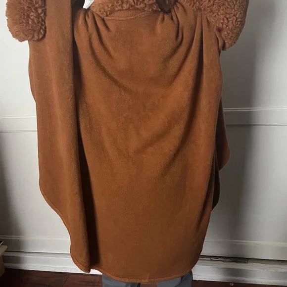 Brown teddy cape - Picture 5 of 7